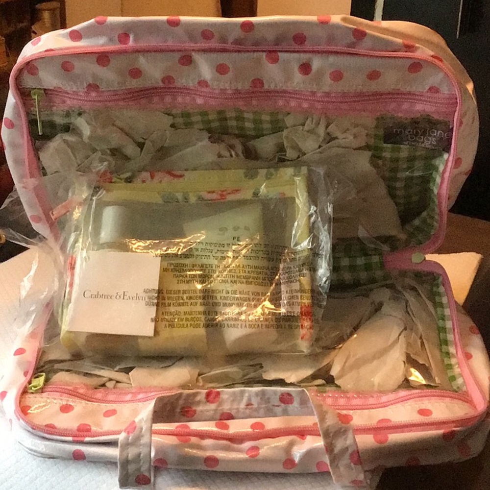 Bundle of Travel Toiletry Bag w Beautiful Bag of Bath Products NWT! Barbiecore🥰